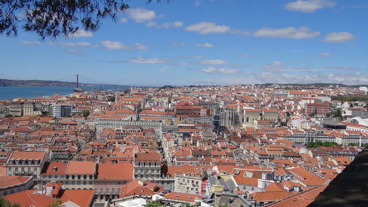 Vistas de Lisboa, con el Convento del Carmen y el elevador de Santa Justa en el centro / PdF