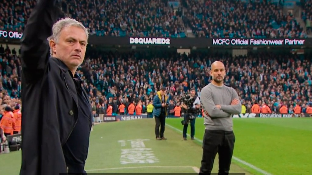 Mourinho y Guardiola durante un derbi en la Premier League / 'ALL OR NOTHING: MANCHESTER CITY'