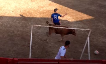 Balontauro, la mezcla de fútbol y toros / YOUTUBE