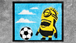 Mural de un minion jugando al fútbol y riendo por un chiste / PIXABAY