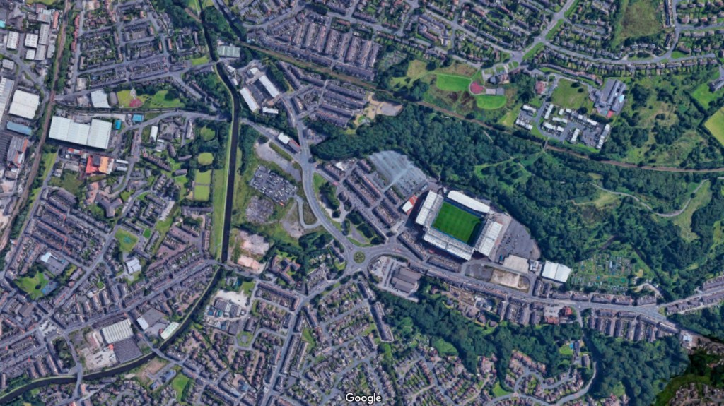 El estadio del Blackburn Rovers, cerca del río / GOOGLE MAPS