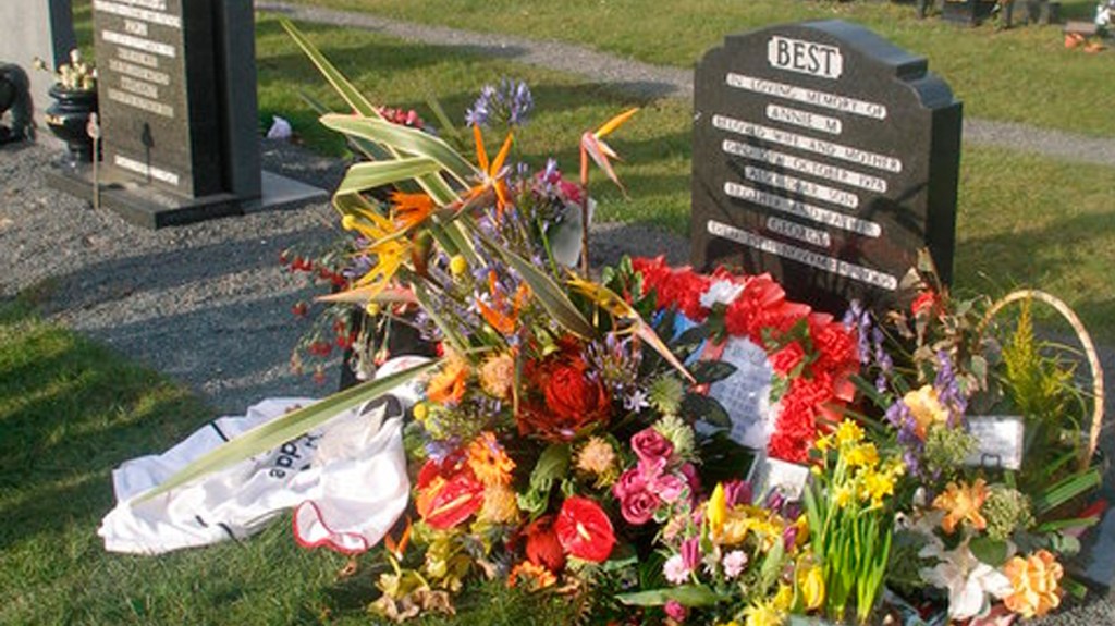 Tumba de George Best, Belfast / GARRY SMALES - WIKIPEDIA