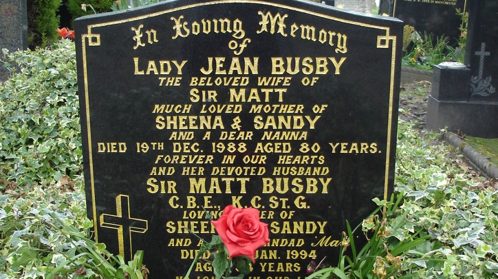 Tumba de Matt Busby, Mánchester / PLUCAS58 - WIKIPEDIA