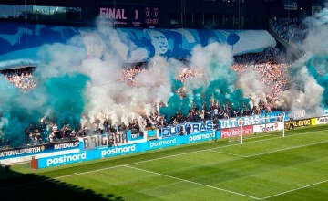 Tifo de una hinchada en un campo de fútbol / PIXABAY