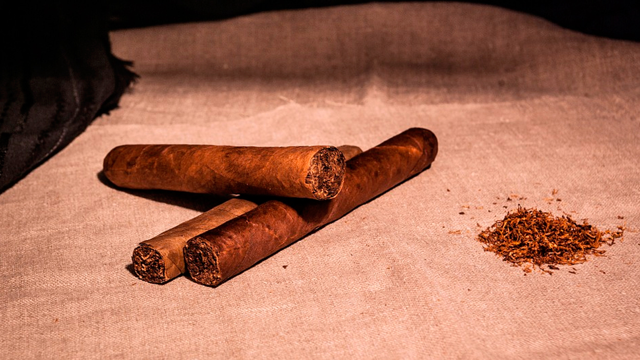 Puros habanos, cigarros / PIXABAY