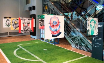 Guardiola, Best, Ronaldo, Simeone, Cristiano Ronaldo y Bale, dibujados por Guillem Bosch, en la exposición 'Football. Art. Icons' de Casa Seat / PdF