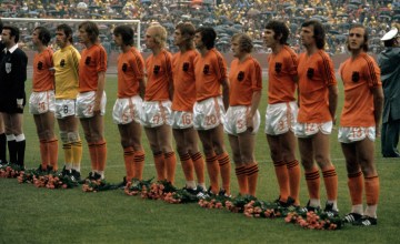 La selección de Países Bajos capitaneada por Johan Cruyff en 1974
