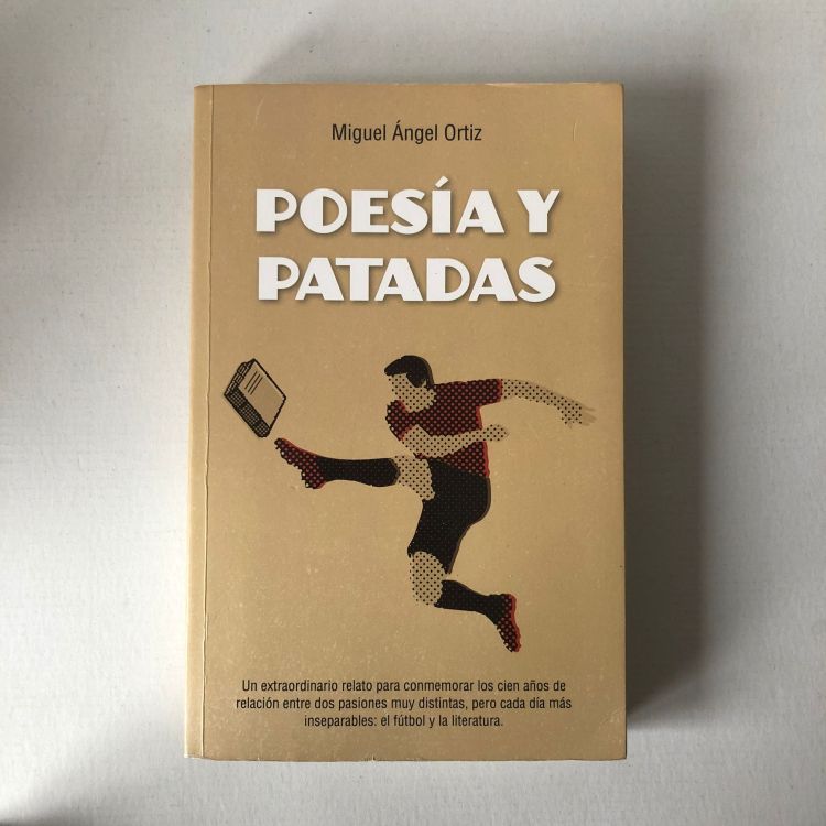 Portada del libro 'Poesía y patadas', de Miguel Ángel Ortiz