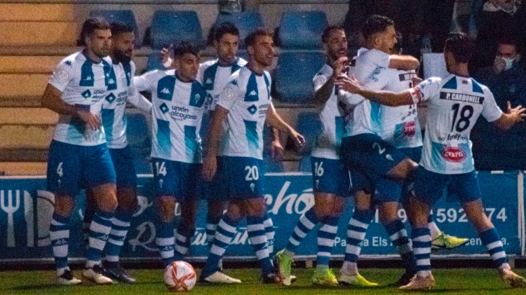 Los jugadores del Alcoyano celebran un gol durante un partido de la temporada 2021-22 / ALCOYANO