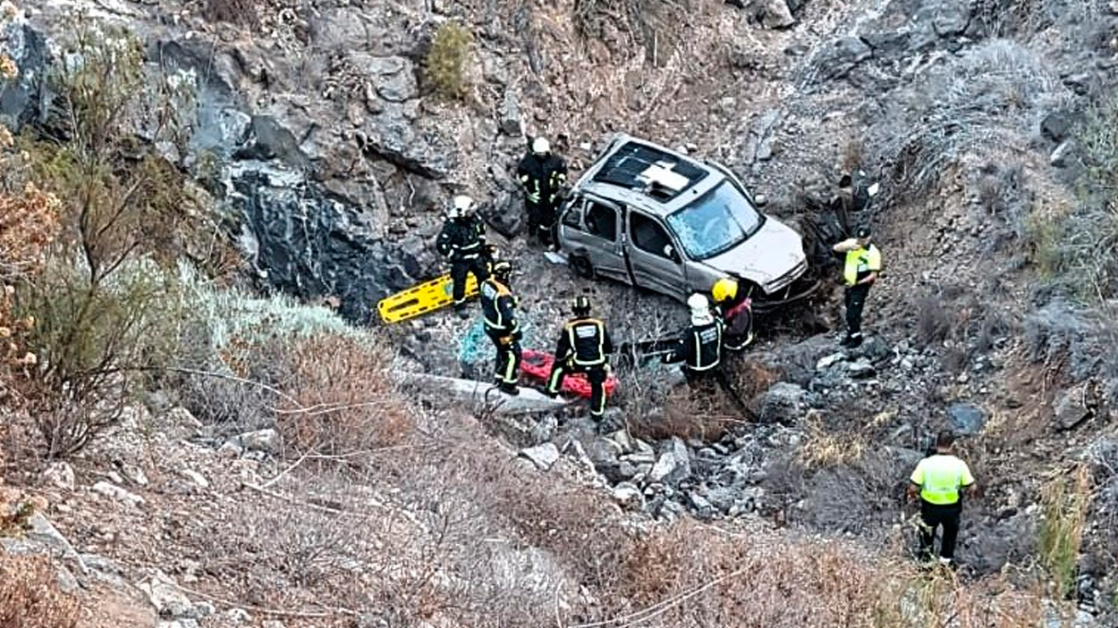 El vehículo de Pedro Pérez, en el fondo de un acantilado