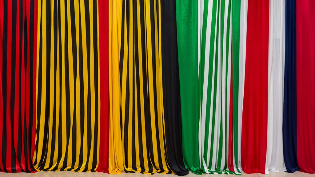 Banderas de Sergio Avello / CEDIDA