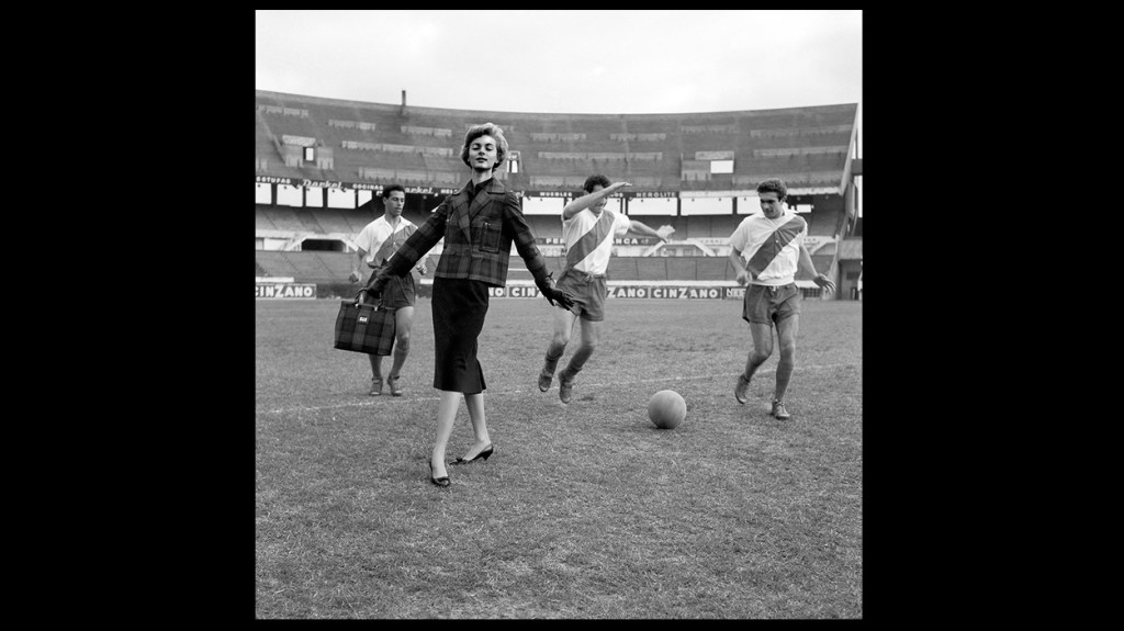 Fotografía de María Marta Lagarrigue con jugadores de River Plate / CEDIDA