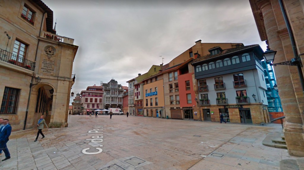 Oviedo- Plaza de la Constitución / GOOGLE STREET VIEW