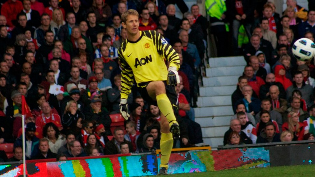 El guardameta Edwin van der Sar en su etapa en el Manchester United / GORDON FLOOD