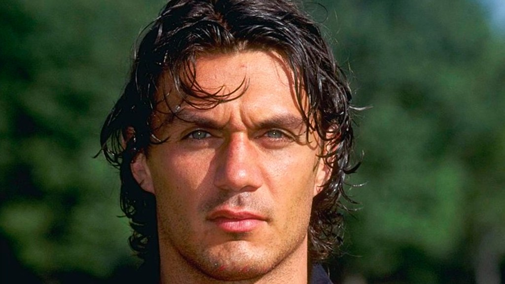 Paolo Maldini, eterno defensa del Milan / UEFA