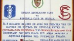 Placa conmemorativa de los 120 años del primer partido de fútbol de España, disputado entre el Club de Football de Sevilla y el Huelva Recreation Club