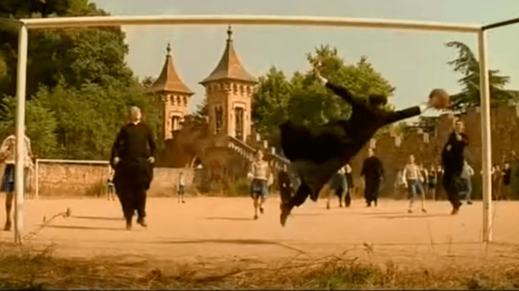 La escena de 'La mala educación', de Pedro Almodóvar, que referencia la icónica fotografía de Ramon Masats