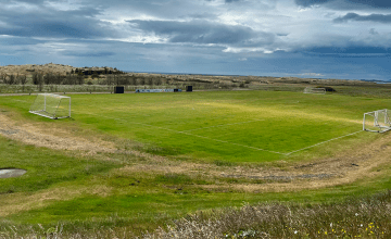 Campo de fútbol en Djupivogur, Islandia / JÚLIA MELIÀ