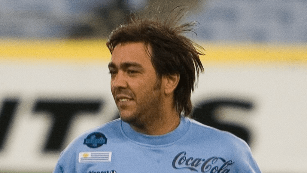 'El Chino' Recoba en un entrenamiento con Uruguay / DAVID LUU
