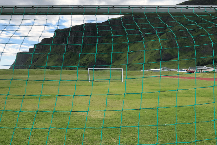 Porterías del campo de fútbol de Vik, Islandia / GERARD MATEO