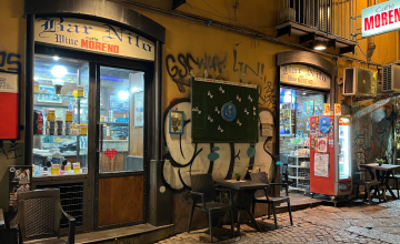 El Bar Nilo, en Nápoles, guarda pelo de Maradona / JÚLIA MELIÀ
