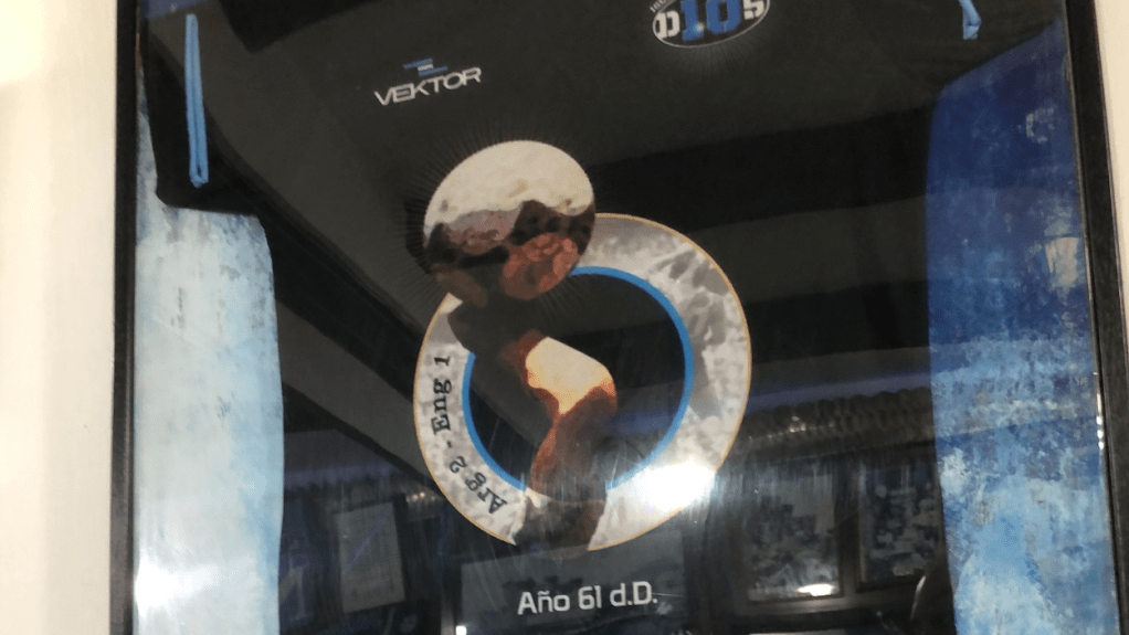 Una camiseta conmemorativa de los 61 años del nacimiento de Maradona / GERARD MATEO