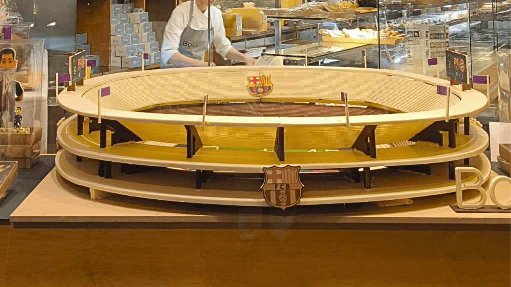 La mona del nuevo Camp Nou realizada por Bocí: 60 kilos de chocolate