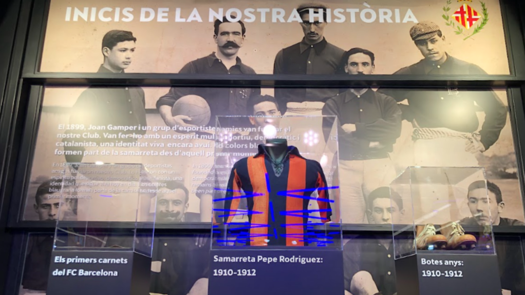 Camiseta del Barça de Pepe Rodríguez y botas de fútbol de los primeros años / Gerard Mateo