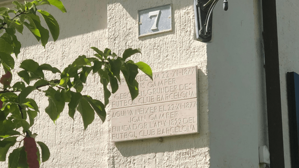 Placa que indica el lugar de nacimiento de Joan Gamper / Gerard Mateo