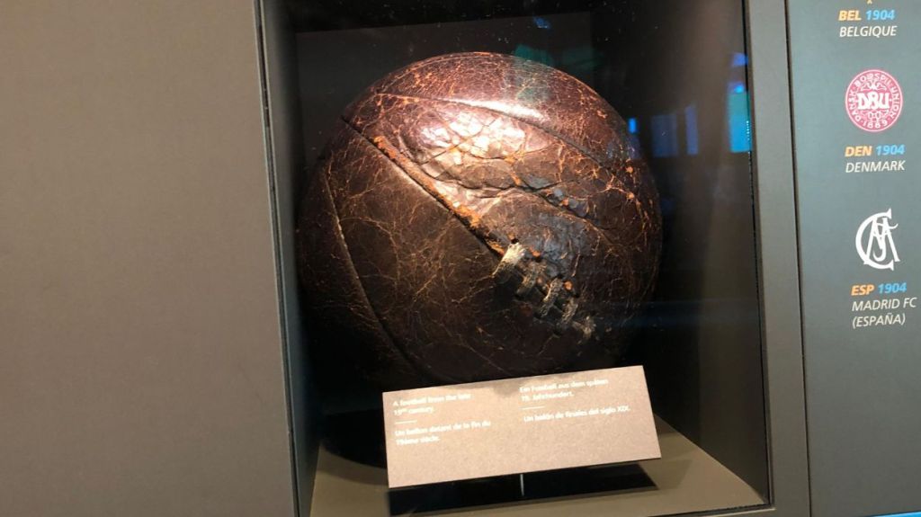 Un balón de fútbol de finales del siglo XIX / Gerard Mateo