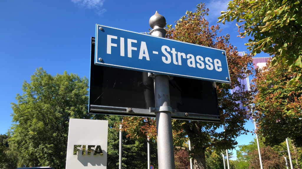 La FIFA-strasse, en Zúrich / Gerard Mateo
