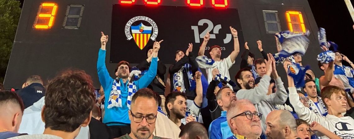 Aficionados del Sabadell en la Nova Creu Alta / Gerard Mateo